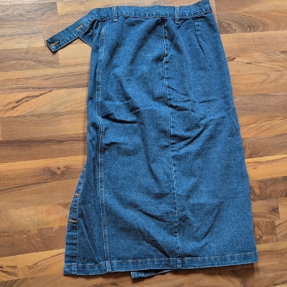 Denim Button-Front Midi Skirt - Blue - Picture 6 of 7